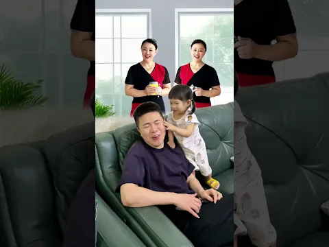 뽀뽀해 달라더니 장난치는 아빠😂 딸의 귀여운 반응🥹