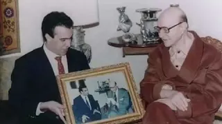 محمد عبد الوهاب خايف لبكره يجينا دندنها