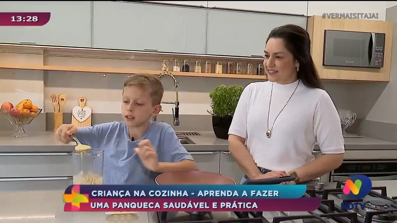 Criança na cozinha, aprenda a fazer uma panqueca saudável e prática