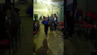 اجمد رقص علي الطبل الفاضي دندنها