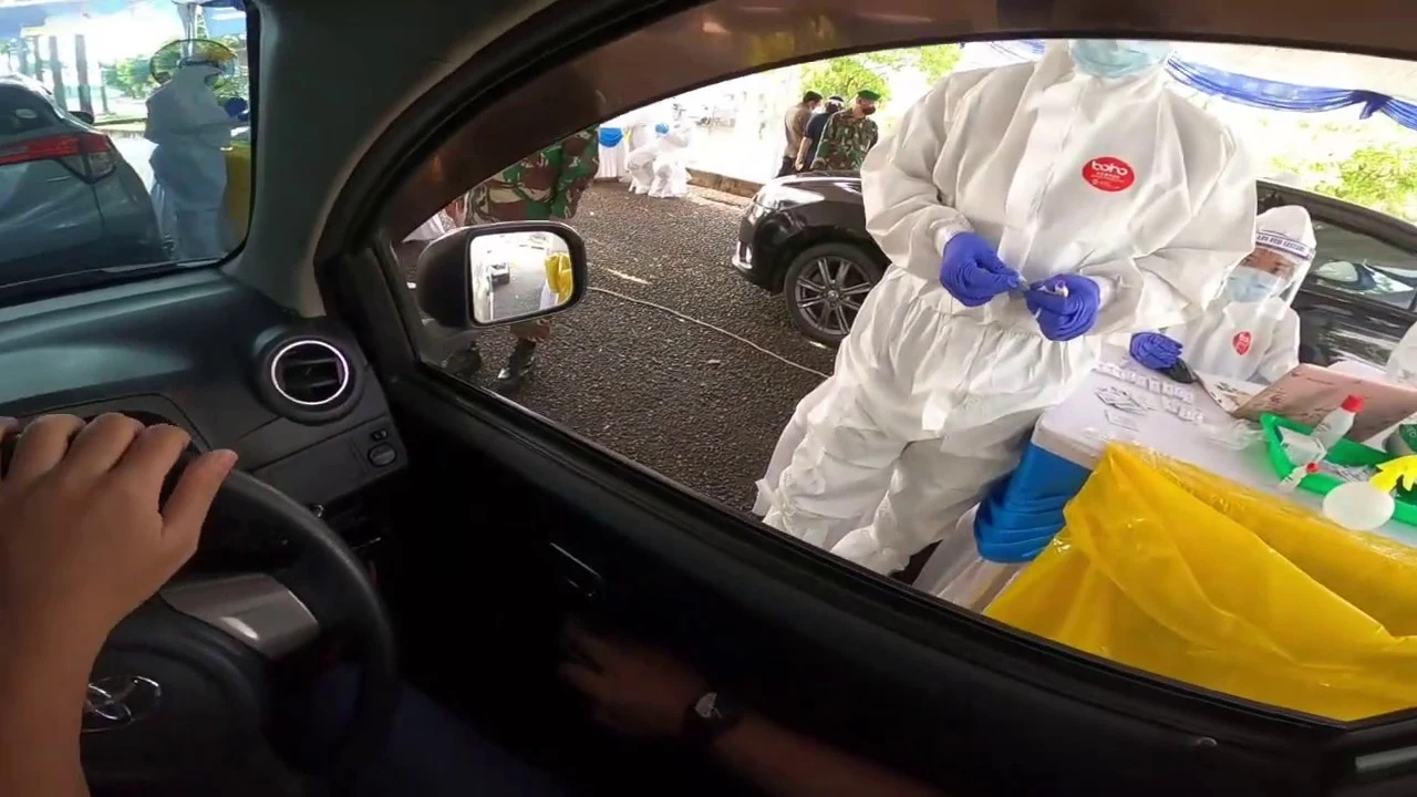 Layanan Drive Thru Rapid Test Temukan Pengendara Positif Corona. 