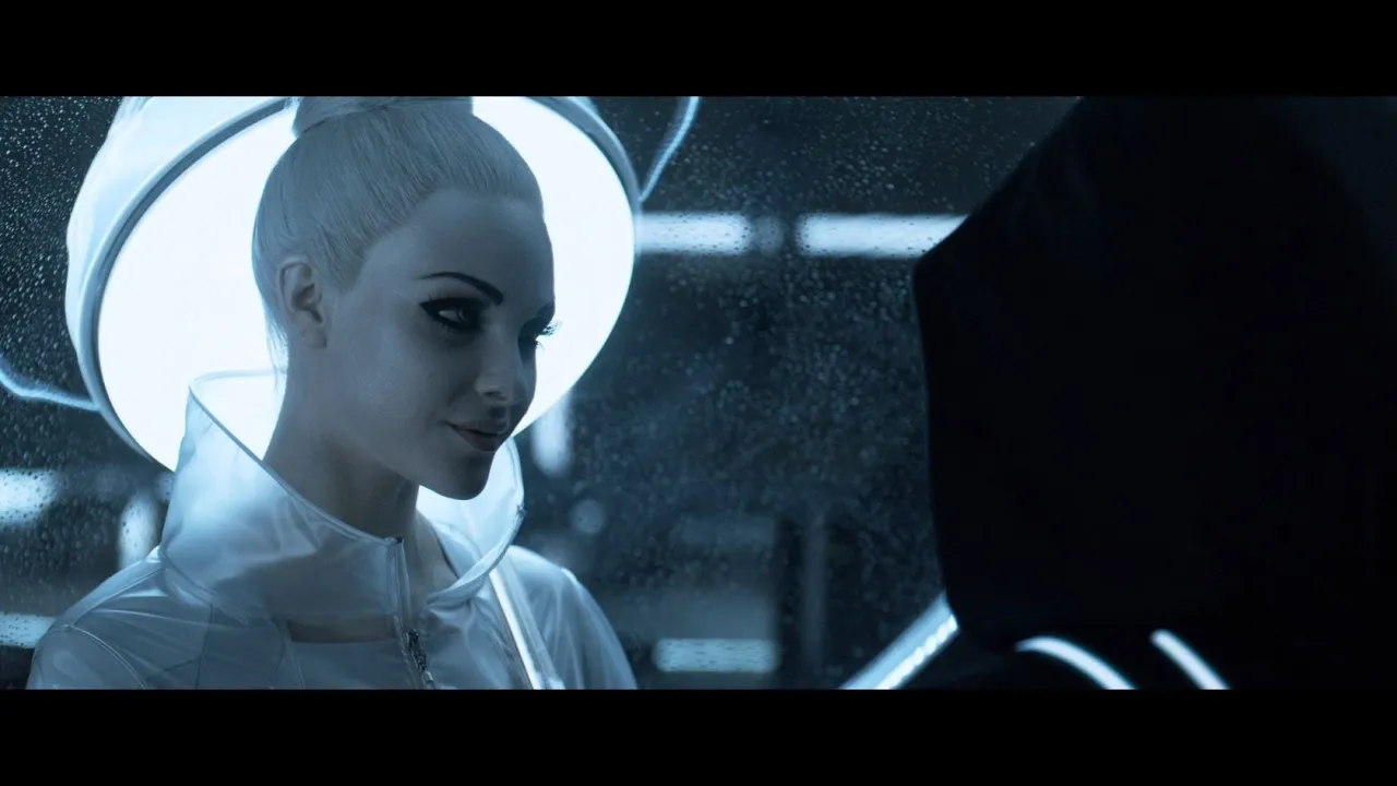 Tron: Legacy End of Line entrance scene (chaos, good news) Tron: Legacy End of Line entrance scene (chaos, good news)