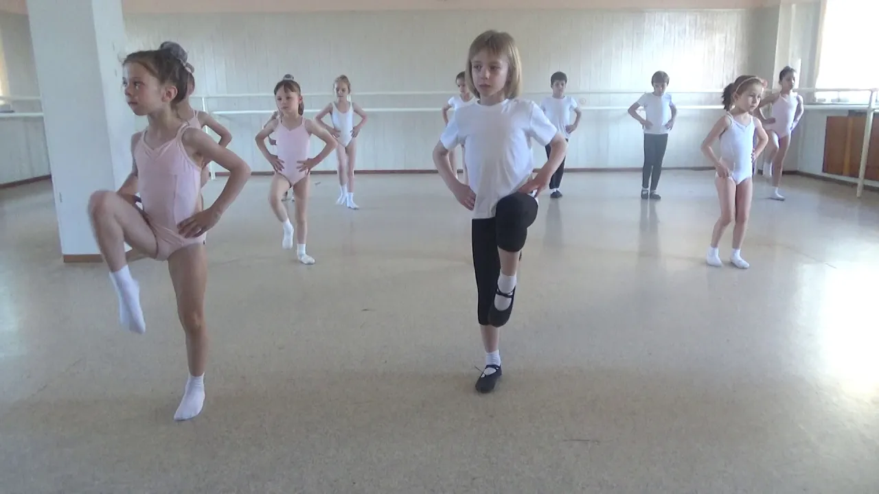 Урок хореографии для детей 6-7 лет в балетной школе. Часть1| Ballet school