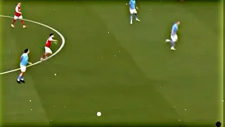 حفيظ دراجي في مباراة السيتي أرسنال   تهناو ماراحش نقول غابريال مارتينيلي    دندنها