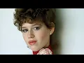 Download Lagu MOLLY RINGWALD 🔥 Stockings, Pantyhose, Tights, Short Mini Dress, Heels