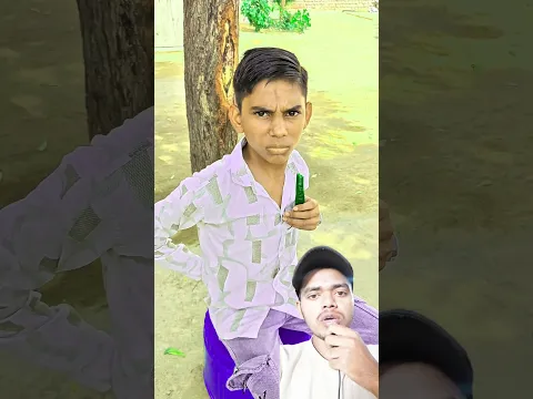 Aayan mirch kha raha he🤣