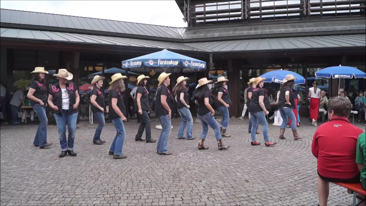 Achy Breaky Heart -  Line Dance Linedancestompers Auftritt by Linedancestompers