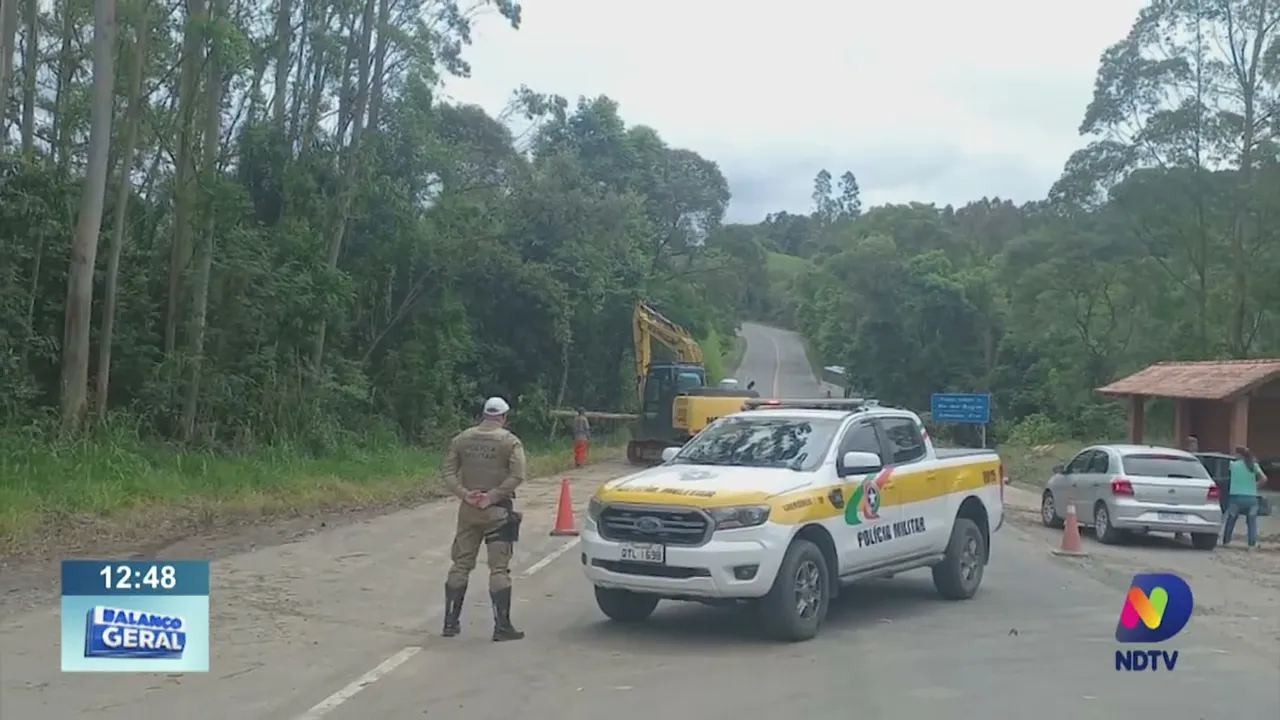 Chuva causa erosão em cabeceira de ponte na SC-350 e trânsito é interrompido em Ituporanga