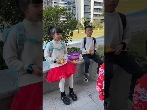 ¡El hermano pobre creó un patito que camina! 😱🦆