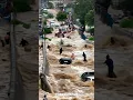 Download Lagu Detik Detik Jalan Raya Diterjang Banjir Bandang! Kendaraan Terjebak dan Terbawa Arus!