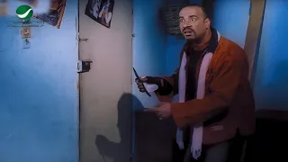 ايه اللي بيهزر من ورا الباب الخوشب ده ايه الحرامي المسخرة ده هتموت ضحك مع اللمبي لما سرق عمه 