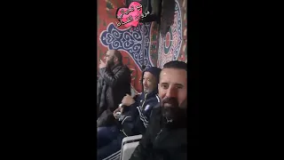الفنان   مصطفى لامين ربي يطول عمره     عندي عين تحبك موت                وعيني لخره فيك تموت دندنها