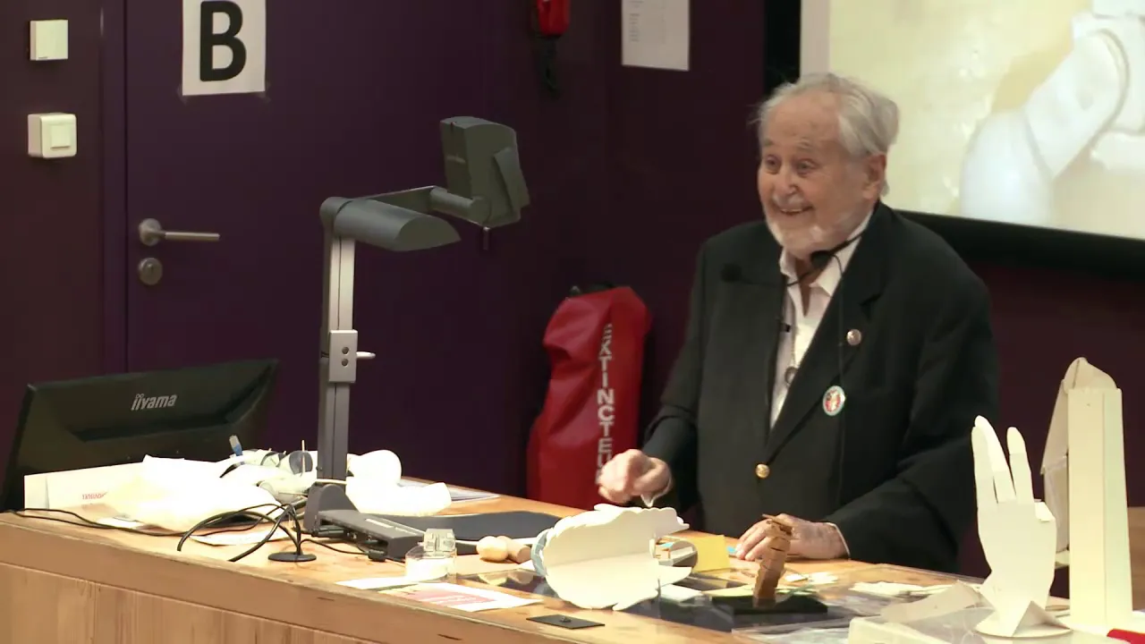Hommage au docteur Kapandji, auteur des ouvrages d'anatomie fonctionnelle de l'appareil locomoteur