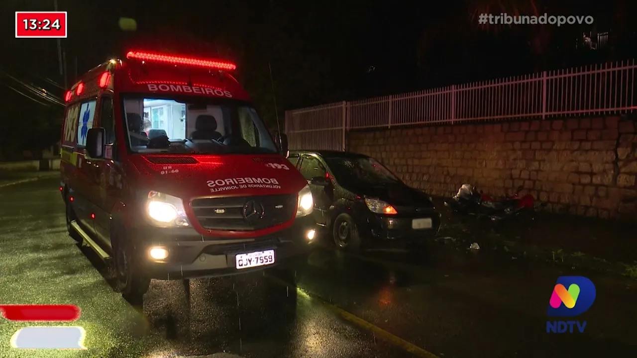 Motorista invade contramão e bate em moto: acidente foi na rua Barra Velha, em Joinville
