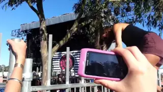 GIRL WEDGIES HERSELF JUMPING A FENCE BLINK 182 MELBOURNE SOUNDWAVE 2013