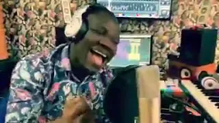 elder mireku weeps in a powerful worship with francis amoh
