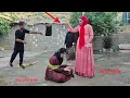 Download Lagu The second wife wants to take the first wife's ring to buy clothes.