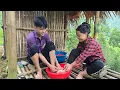 Download Lagu The Wandering Boy and the Poor Girl Pick Wild Fruits to Sell - Going Home to Clean the House