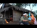 Download Lagu Duyen bezoekt opa na school en brengt hem een ​​heerlijke zak aardappelen