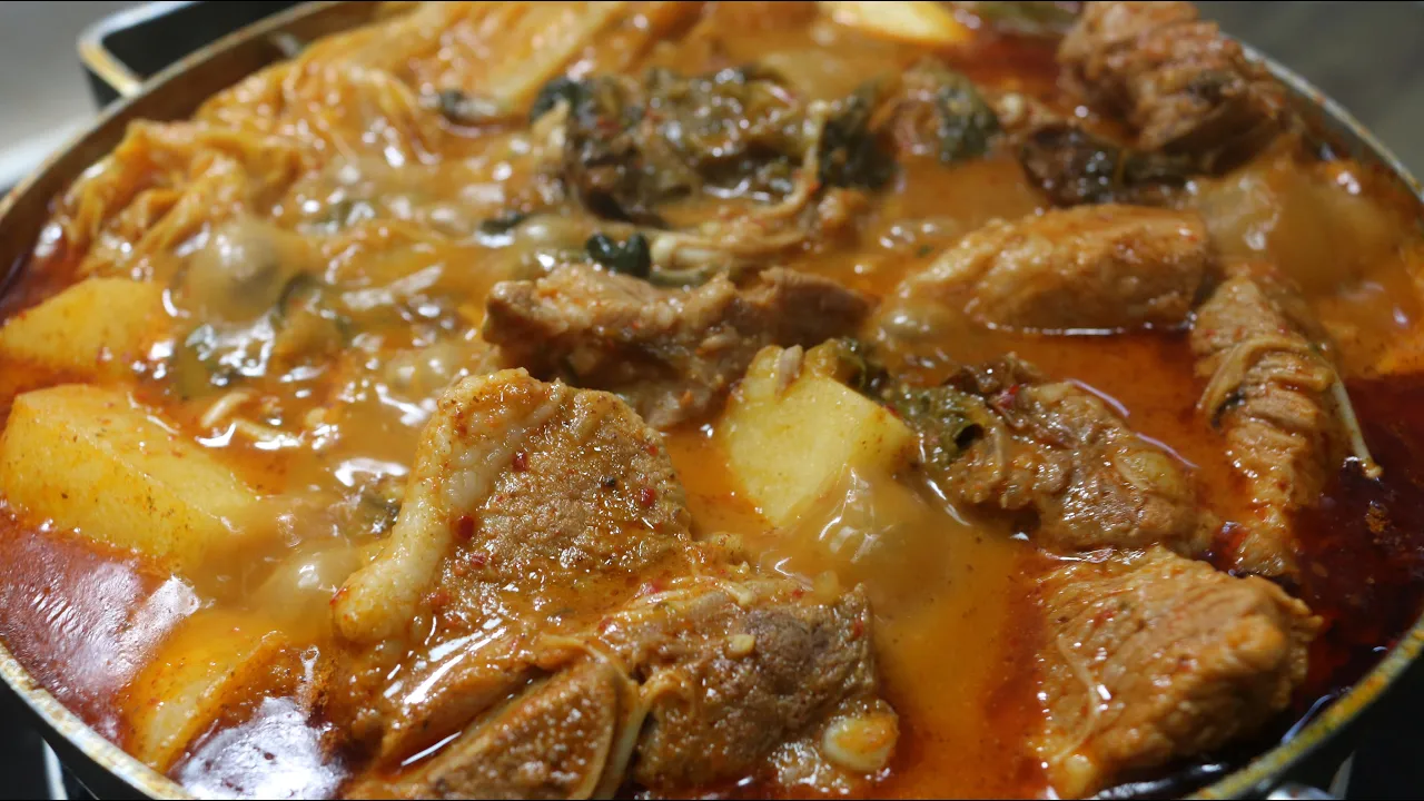 묵은지 돼지갈비 감자탕