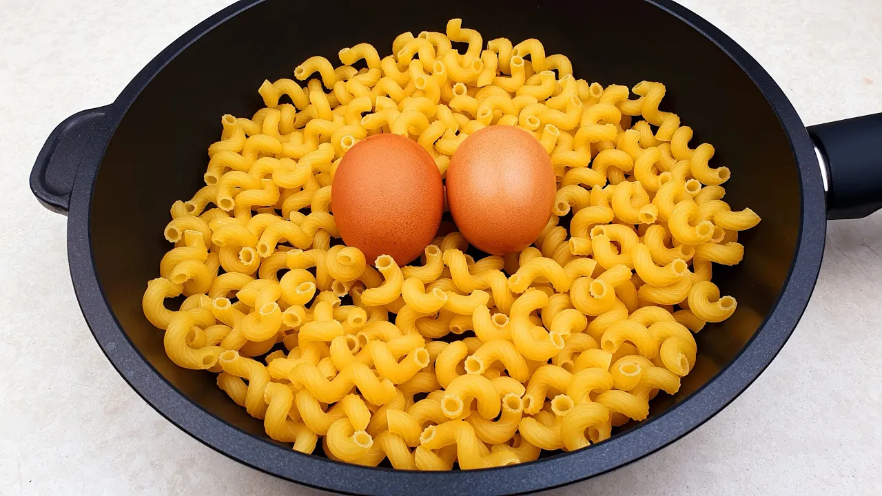 Ihr Lieben, in diesem Beitrag zeige ich euch ein leckeres Spaghetti-Carbonara Rezept. Klassische Car. 