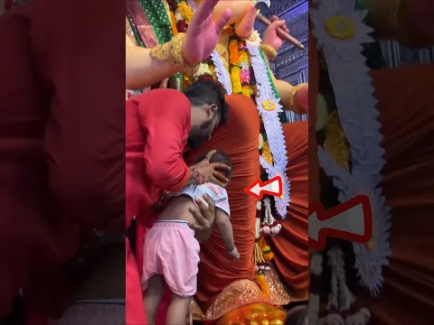Miracle of Lalbaugcha Raja Blessing a Little Boy #shortsvideo #ytshortsindia