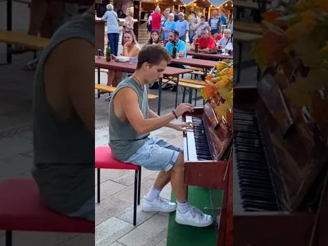Despacito street Piano #despacito #public #pianist