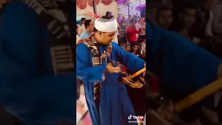 عايم في بحر الغدر على الربابه     دندنها