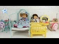 Download Lagu Ani y Ona no quieren dormir juntas y se cambian de dormitorio Muñecas y Juguetes
