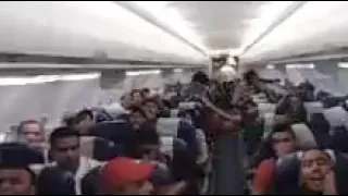 جمهور الاهلى داخل الطائرة     اغنية معاه لفينا بلاد بعيدة دندنها