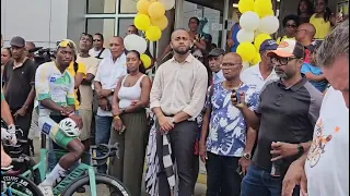 Hommage à Denis Adenay Nouvet avant le départ de la 7e étape.