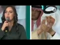 تفاعل الأميرخالد الفيصل مع أغنية "لن أسلاكم" بصوت ولاء الجندي في حفل جائزة الأمير عبدالله