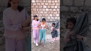 سرقت غطاء من سيارة الشاب لتدفئ اختها العاجزة 