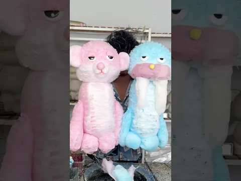 Clean the cotton candy machine to make cute cotton candies