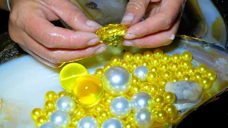 😱💯 The girl felt overwhelming joy when she saw countless bright pearls inside the old river mussel