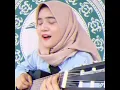 Download Lagu Cewek hijab jago main gitar menyayikan lagu selow