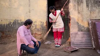 Khoon ka rishta bhi bek gaya ||