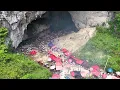 Download Lagu Tempat di Guizhou ini ternyata punya kios dan pasar di dalam gua. Seru banget.