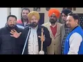 Lagu ਬਾਪੂ ਦੇਵ ਥਰੀਕੇ ਜੀ ਦੀ ਚੋਥੀ ਬਰਸੀ ਤੇ ਮਾਣਕ ਸਾਬ ਦਾ ਗੀਤ ਗਾਇਆ । ਯੁੱਧਵੀਰ ਮਾਣਕ,ਦਲੇਰ ਪੰਜਾਬੀ,ਗੁਰਮੀਤ ਮੀਤ 