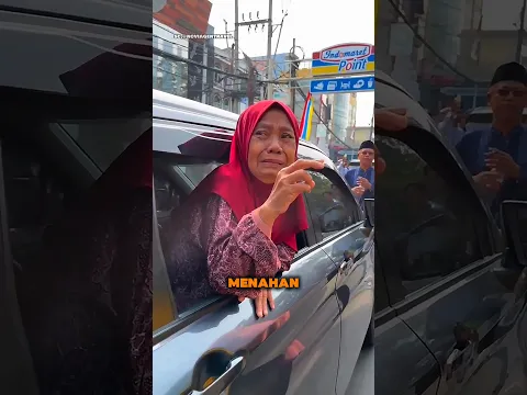 Tangis Nenek di Balik Keberangkatan Cucunya