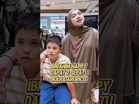 KETIKA IBRAHIM HAPPY DIBELIIN 2 SEPATU BOLA DARI RICIS ! CARI SAMPAI DAPAT #riaricis #okisetianadewi