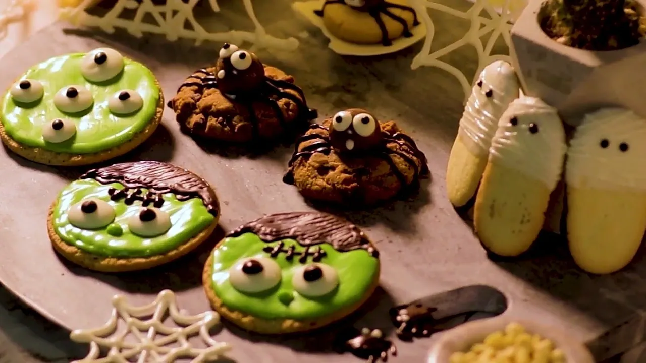 Halloween Themed Cookies Tutorial!    Spook-tacular delights