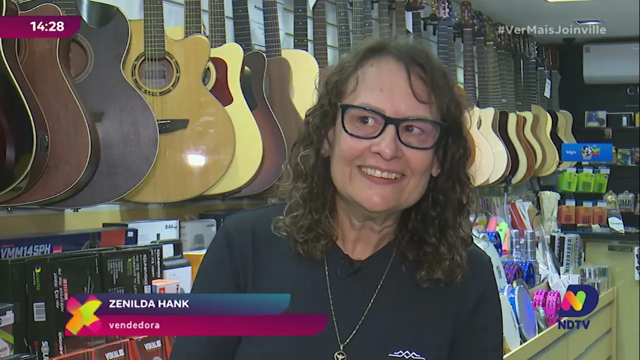 R$ 7 mil em moedas joinvilense faz economia para comprar gaita para mãe