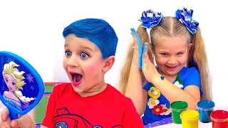 ديانا تتظاهر باللعب بمجموعة مكياج الأطفال العاب بنات 