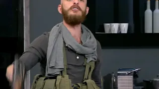 صخر وشاهين يقتحمان استديو بيت الكل بحثا عن إم جبل 