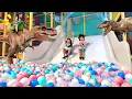 Download Lagu Main Mandi Bola, Naik Trex Dino, Perosotan di Playground Dinosaurus