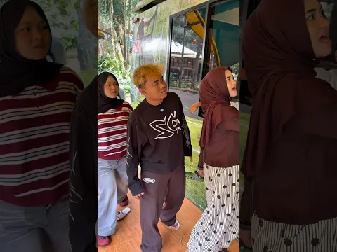 Tidur di bus rusak