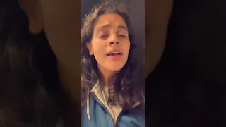 حنين ام صوت جميل وراقي بعدت وقلت مش فارق نكمل ولا نتفارق حتمشي الدنيا من غيرك 