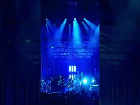 Jack performing “I Cut Like A Buffalo” in Shreveport on September 25.