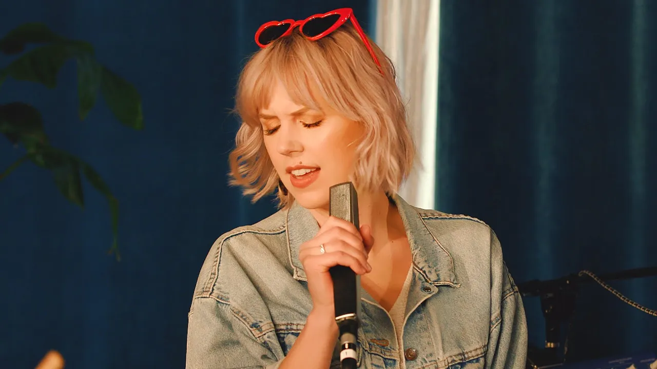 Call Me // Blondie // POMPLAMOOSE Call Me // Blondie // POMPLAMOOSE